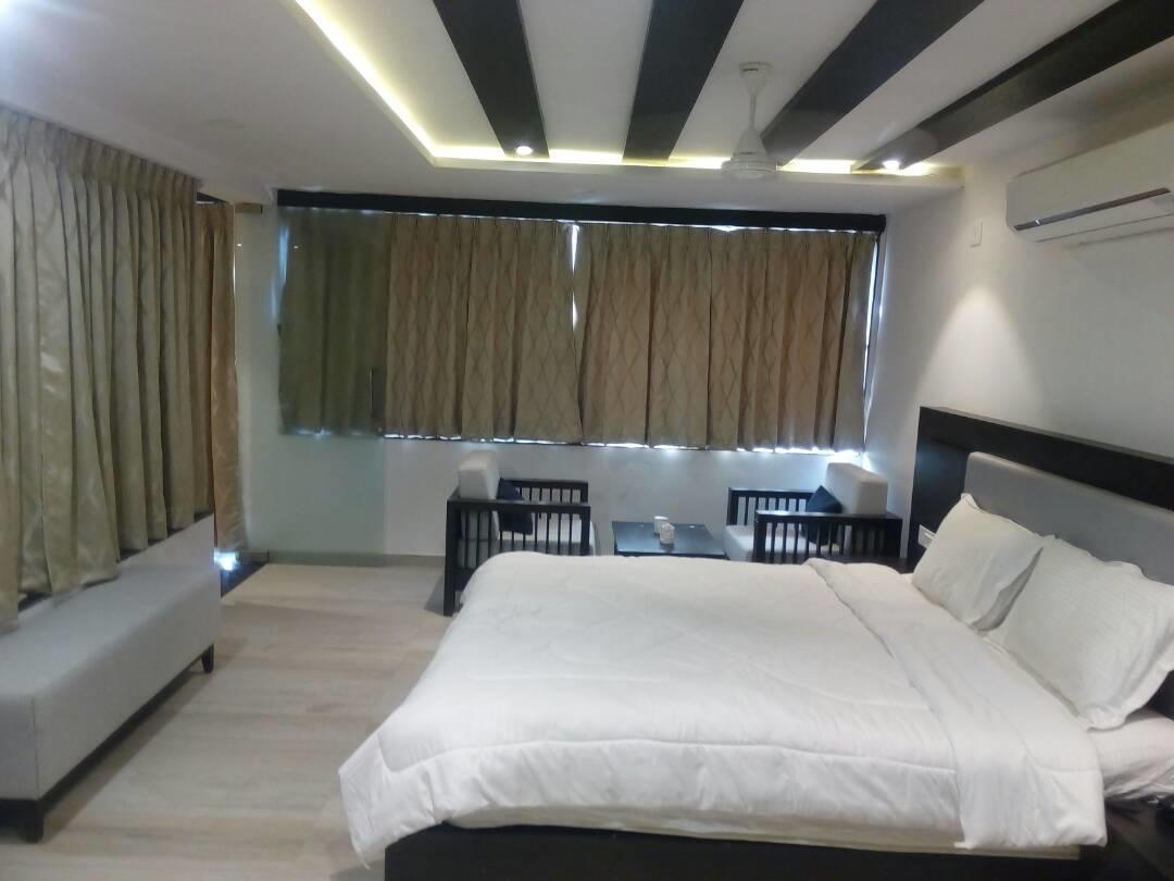 The Meera Hotel Derol Exterior photo