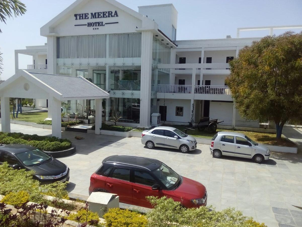 The Meera Hotel Derol Exterior photo